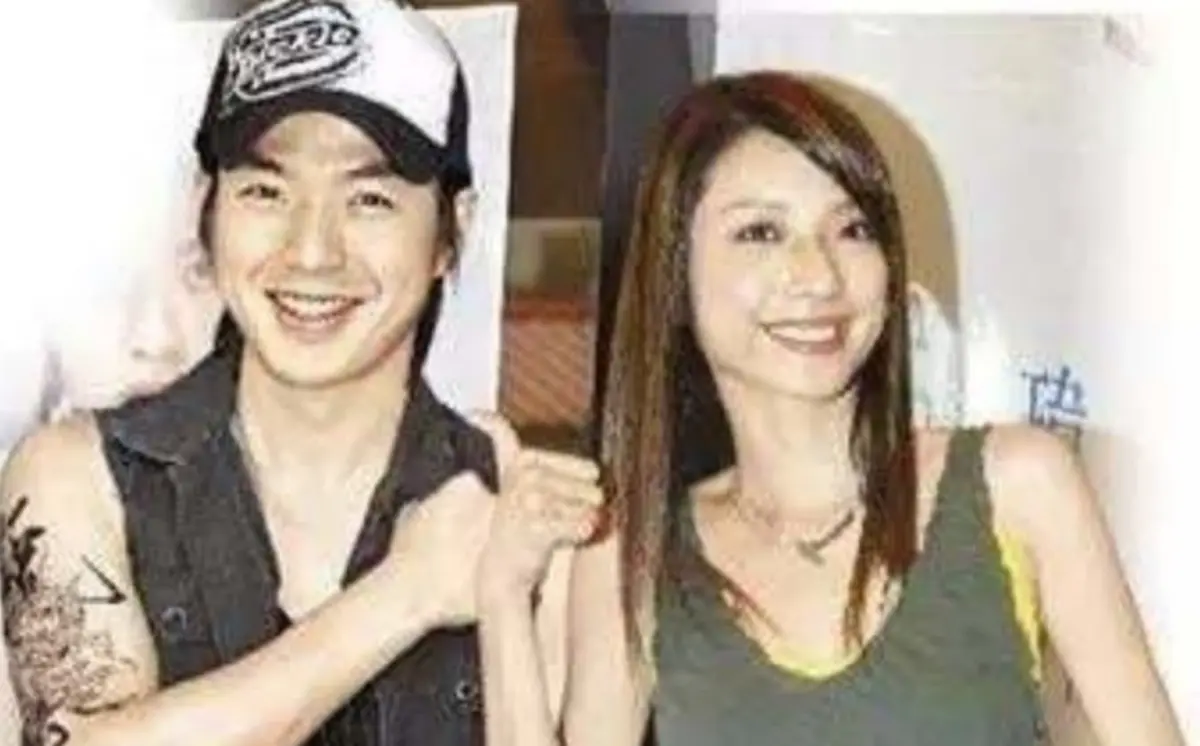 ▲李威（左）和已逝女星許瑋倫（右）曾傳戀情，但也有李威同時劈腿陳怡蓉的說法，導致後來許瑋倫車禍過世，被家屬拒絕於門外。（圖／翻攝自微博）