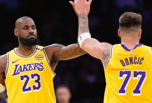 LeBron James爆砍33分，Doncic全能發揮。（圖／美聯社／達志影像）