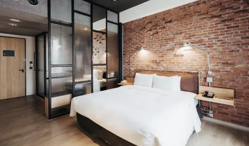 ▲台南友愛街旅館也將有機會以最低1999元優惠入住。（圖／Trip.com提供）