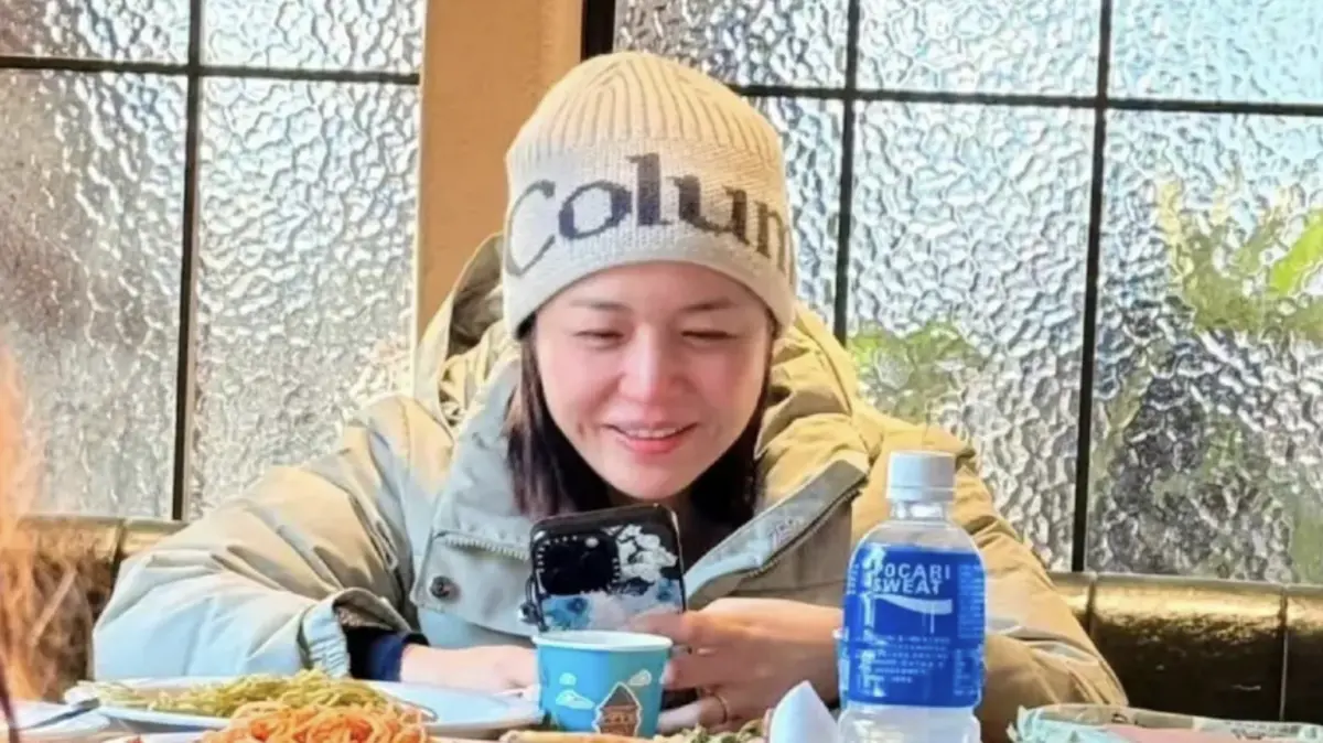 ▲台灣女星陳妍希（如圖）自從和前夫陳曉離婚後就備受關注，如今網友挖出她1月份的舊照，發現她模樣十分顯老，就像老太婆，更注意到她手上依舊戴著婚戒，惹人心疼，「鼻酸了。」（圖／小紅書 ＠明星日常）