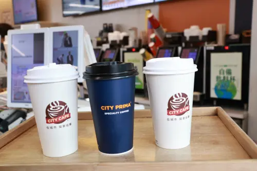 今7-11美式買一送一可寄杯！全家「特大」拿鐵32元：比半價更便宜
