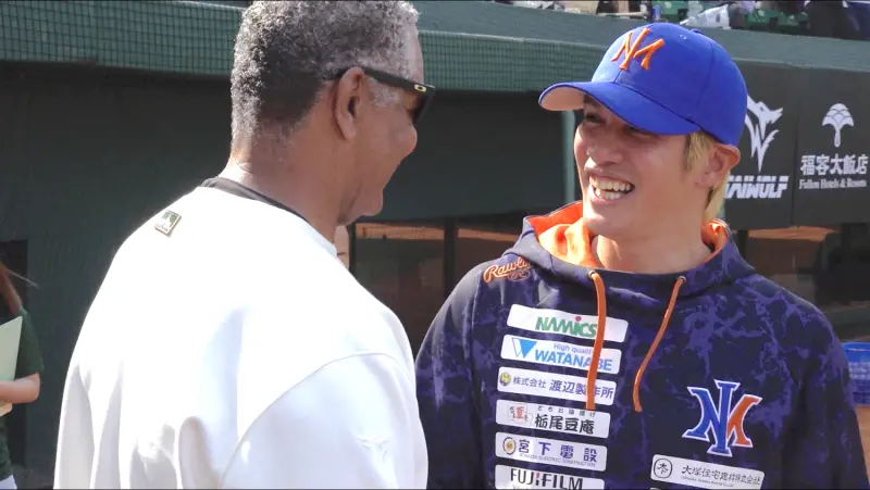 ▲路易士曾是陽岱鋼兒時偶像，如今兩人相見歡，交換打擊建議，路易士還拿珍藏的陽岱鋼球員卡給本人簽名。（圖／記者陳云茹攝 , 2025.02.28）