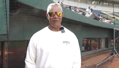 路易士不吝跟陽岱鋼分享打擊技巧。(圖/記者陳云茹攝 , 2025.02.28) ▲路易士不吝跟陽岱鋼分享打擊技巧。(圖/記者陳云茹攝 , 2025.02.28)