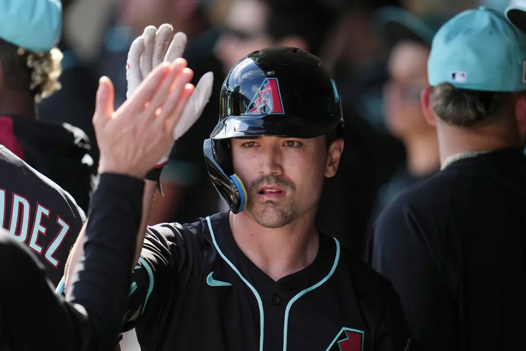 ▲台美混血的年輕球星「卡仔」Corbin Carroll再次成為焦點。他延續近期火熱的打擊狀態，在這場比賽中擊出3支安打，包括他在四場春訓比賽中的第3發全壘打。（圖／美聯社／達志影像）