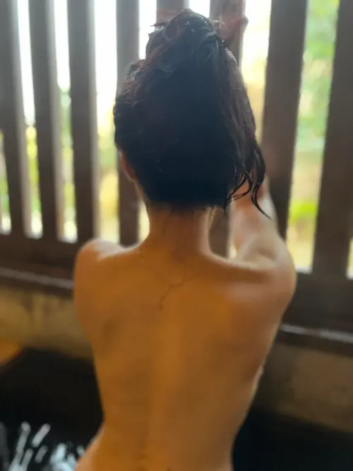 李蒨蓉46歲狀態曝光!大秀纖細美背 ▲李蒨蓉46歲狀態曝光!大秀纖細美背(圖/李蒨蓉)