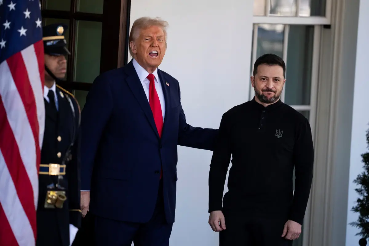 ▲有美媒引述消息人士稱，川普在與澤倫斯基剛會面時，就不滿對方沒有穿西裝，為之後的不歡而散埋下伏筆。（圖／美聯社／達志影像）