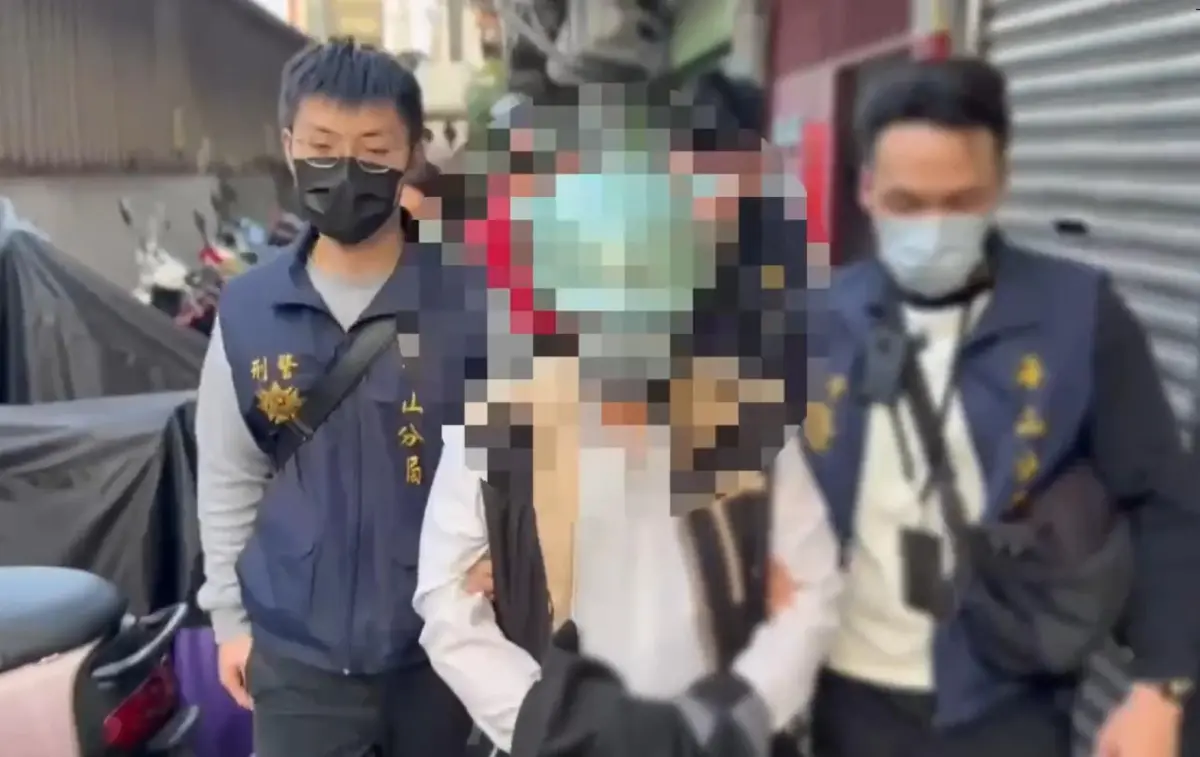 ▲新北市板橋區驚傳疑似殘忍虐殺7貓案件，轄區海山警方持拘票上門逮捕涉案的謝姓男子。（圖／警方提供）
