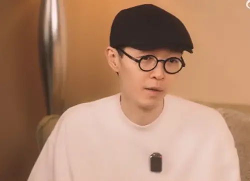 ▲方大同去年發行最後專輯《夢想家The Dreamer》,接受中國獨立電台主持人周楊專訪,爆瘦身影讓人看了很心疼。(圖/翻攝周楊HOPICO微博) ▲方大同去年發行最後專輯《夢想家The Dreamer》,接受中國獨立電台主持人周楊專訪,爆瘦身影讓人看了很心疼。(圖/翻攝周楊HOPICO微博)