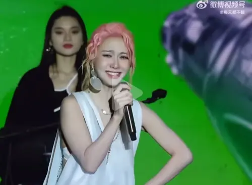 ▲薛凱琪哭到說不出話。(圖/翻攝自微博) ▲薛凱琪哭到說不出話。(圖/翻攝自微博)