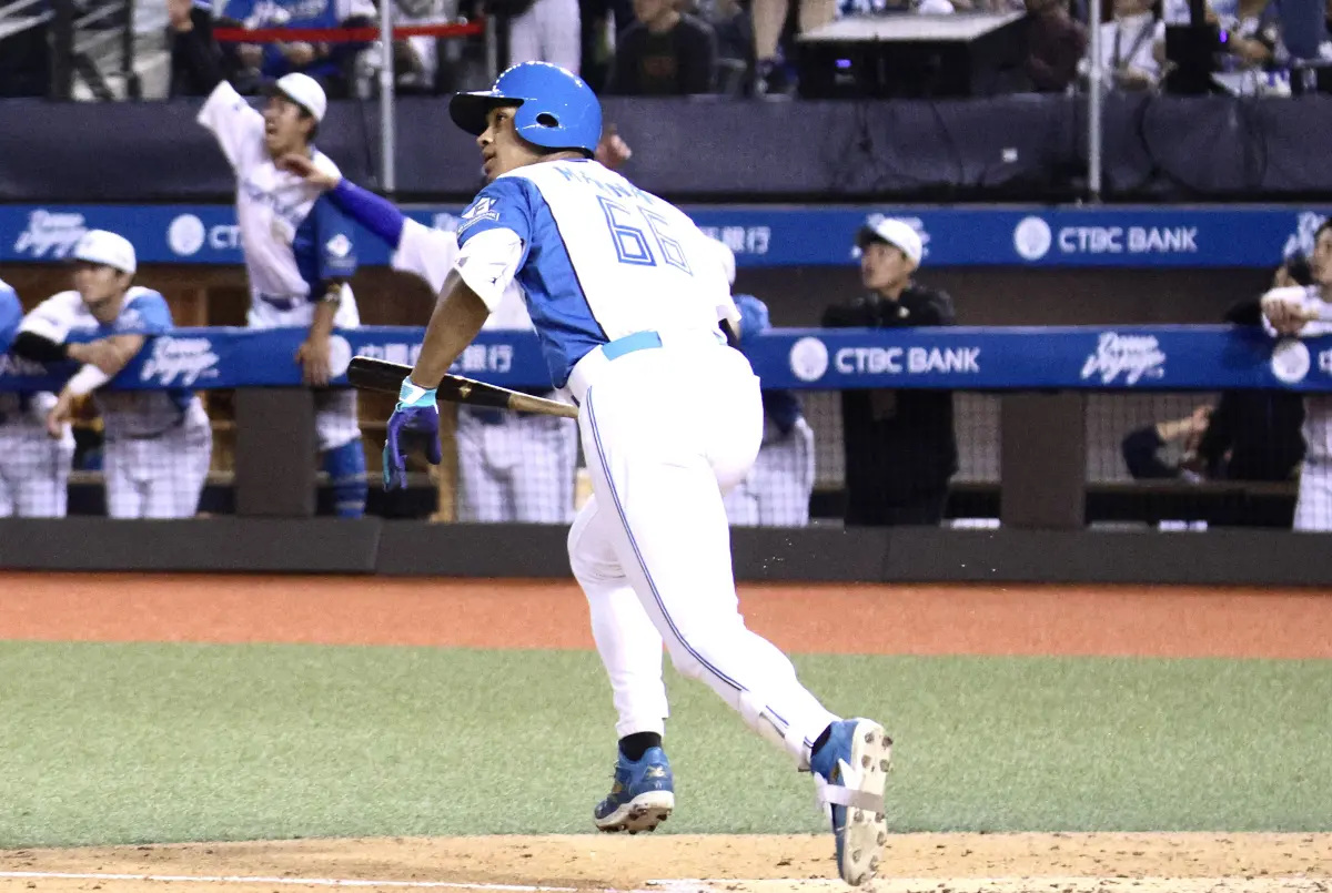 ▲北海道日本火腿球星万波中正此役開轟，幫助日本火腿擊退統一獅。（圖／記者朱永強攝，2025.03.01）