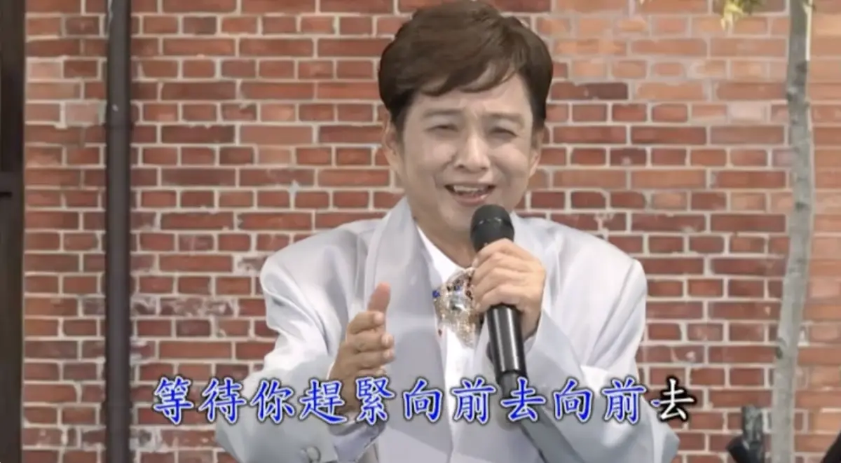 ▲資深歌手葉清田（如圖）因模仿葉啟田走紅，因此有「小葉啟田」封號，如今因心臟衰竭過世，享壽69歲，其家屬於今日將遺體火化。（圖／翻攝自YouTube）