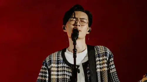 ▲金曲男歌手方大同今（1）日被經紀公司證實過世，享年41歲。網傳方大同的告別式已經結束，儀式的手卡中寫著：「時間不等人」等，讓眾多粉絲忍不住淚崩，直言：「方大同到最後還是那麼溫柔。」（圖／方大同微博）