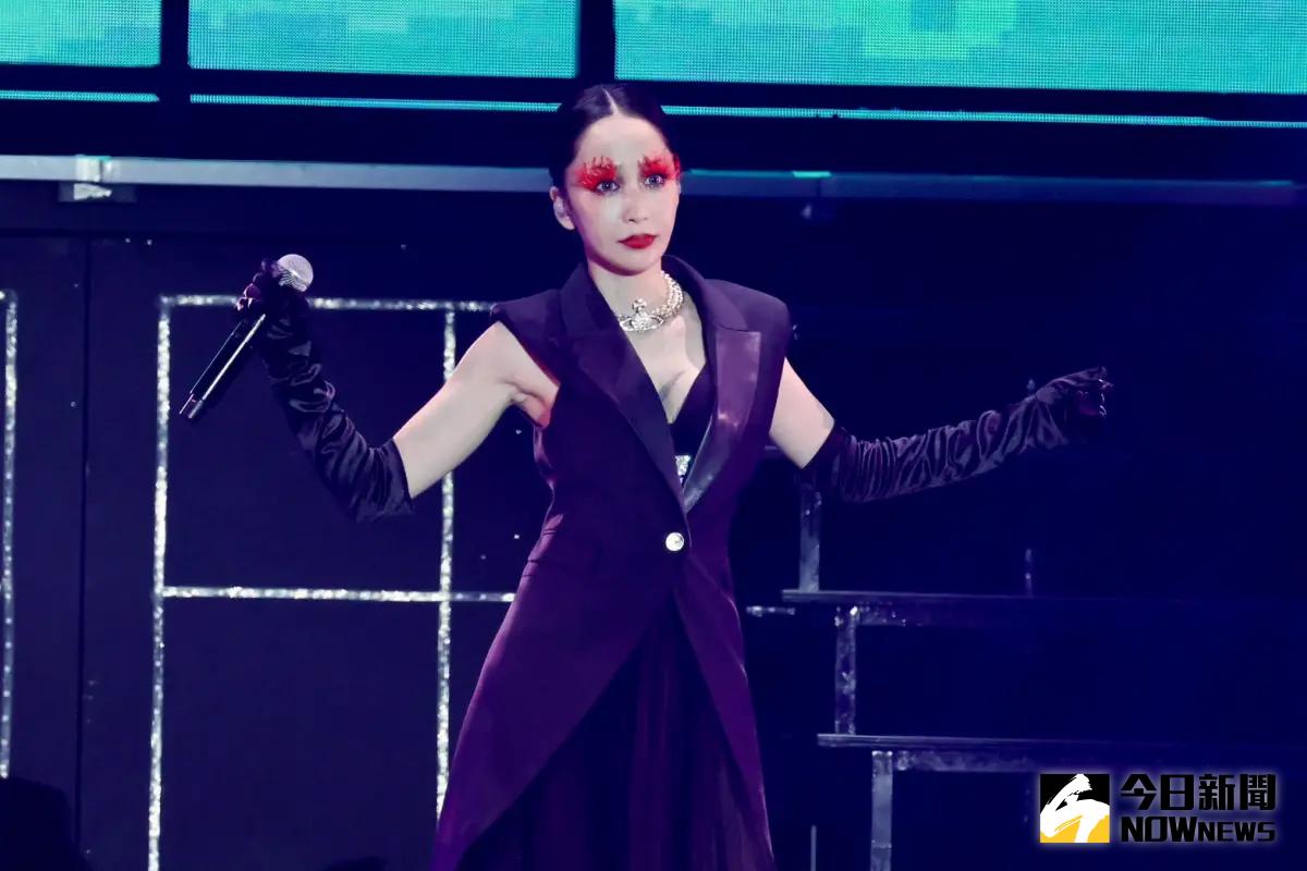 ▲中島美嘉來台開演唱會，場上金曲連發，《NANA》主題曲〈GLAMOROUS SKY〉、《我也曾想一了百了》都有唱。（圖／記者李政龍攝）