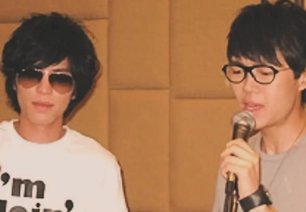 ▲音樂才子方大同（右）驚傳離世，享年41歲。摯友蕭敬騰（左）心痛發文悼念：「失去你，我很難受！」（圖／蕭敬騰IG）