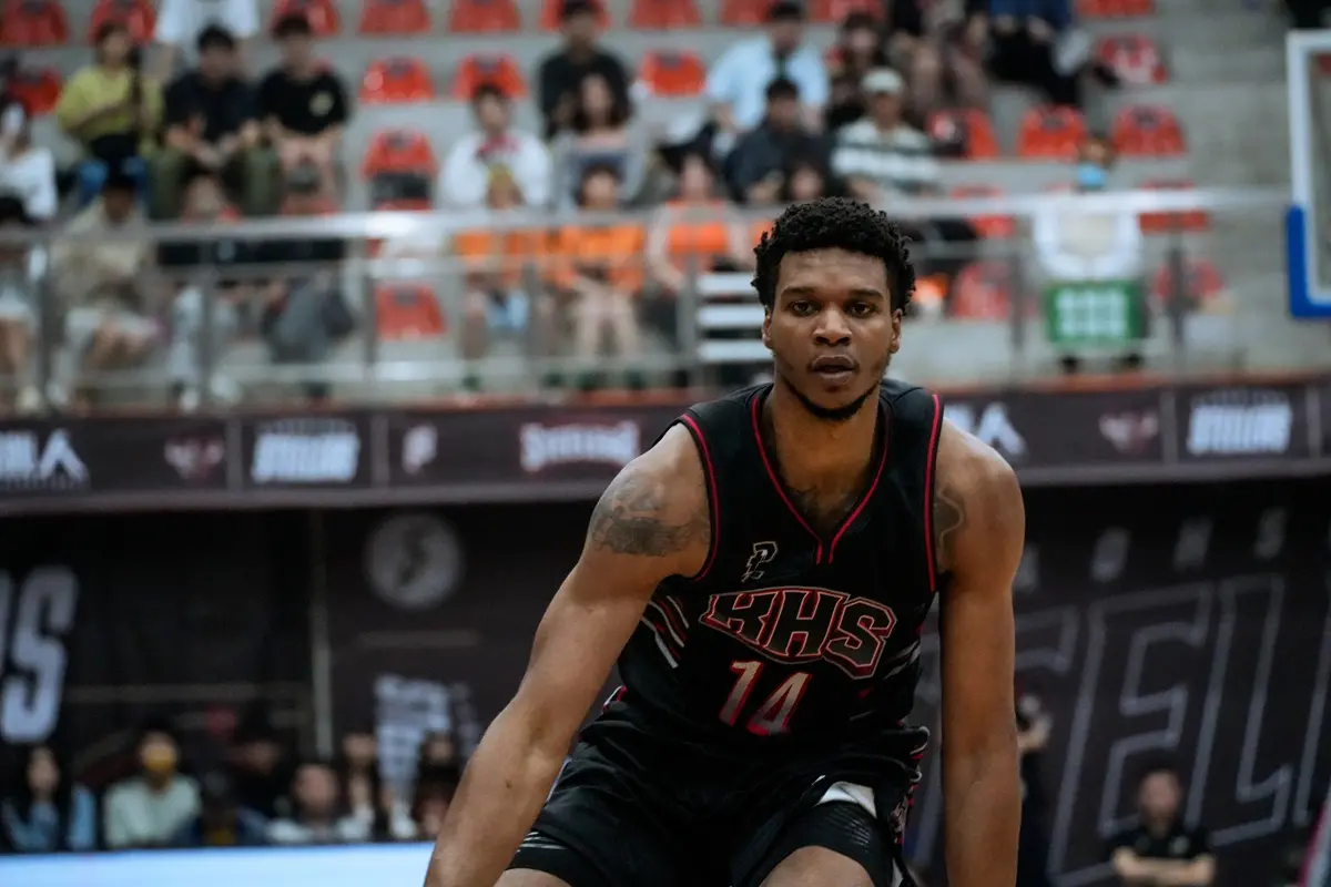 1）日進行農曆年後首場主場賽事，迎戰桃園璞園領航猿。艾賽亞繳出第二次大三元，本季聯盟第一人，新洋將陶德初登板即貢獻全隊第二高的16分，替補上陣也有建樹，最終以80：90惜敗。（圖／鋼鐵人提供）