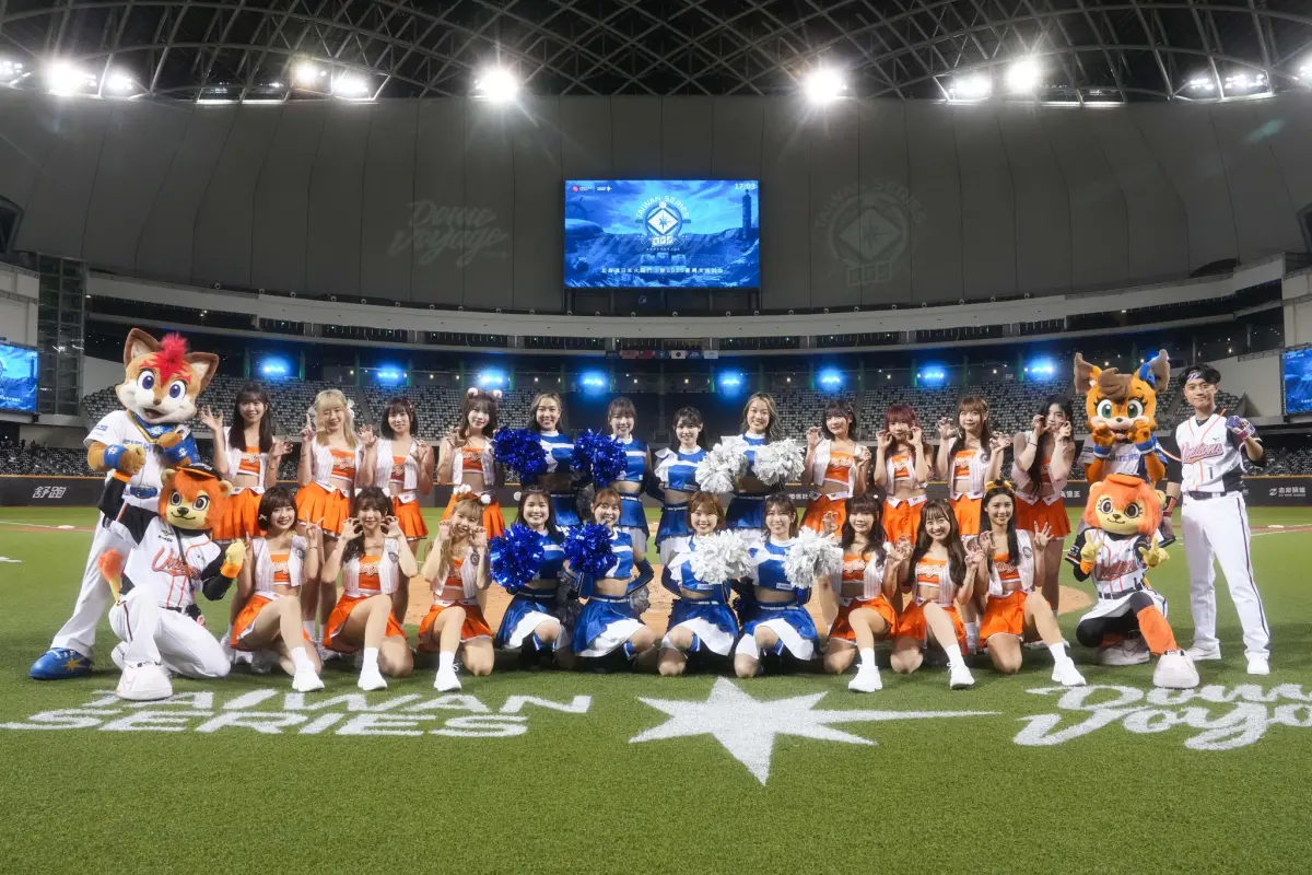 ▲日本火腿隊的官方啦啦隊「Fighters Girl」與統一啦啦隊攜手帶來應援表演，並共同跳起風靡日本的「狐狸舞」，瞬間引爆球迷熱議。（圖／取自統一獅臉書）