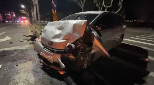 豐原區圓環北路一段和豐洲路交叉口車禍,因閃紅燈未停釀禍,現場傷者2名,1名男性約20多歲OHCA,送往豐原醫院;另1名男性傷者、約40多歲、肢體擦傷,送往豐原醫院救治。(圖/翻攝畫面) ▲事發地點位在豐原區圓環北路與豐洲路口。(圖/翻攝畫面)