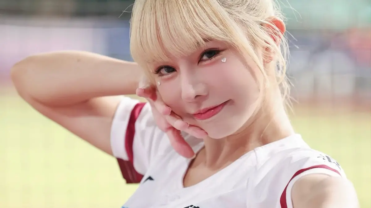 ▲啦啦隊女神巫苡萱揭應援尷尬秘辛，透露自己通常都會穿絲襪、安全褲等等，加起來也有4層，因此很容易私密處發炎，「下面癢癢的。」（圖／巫苡萱IG）