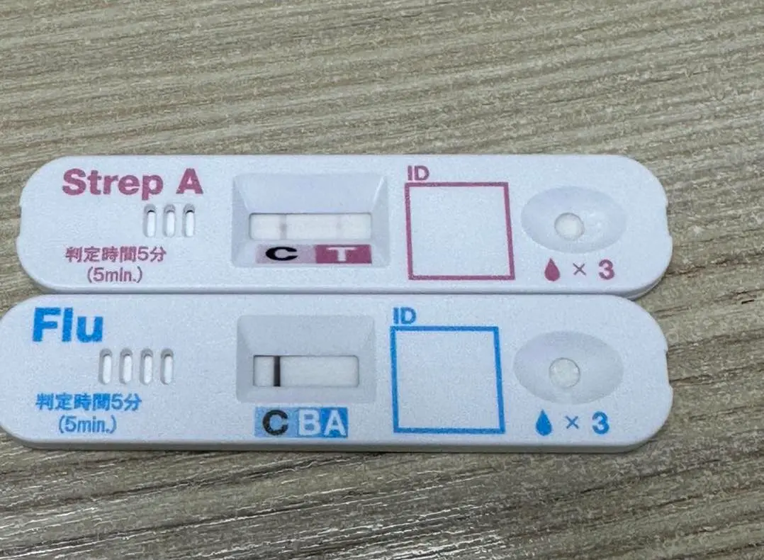 ▲小兒科醫師出現喉嚨痛、發燒，自行進行快篩後，確定感染「A型鏈球菌」。（圖／旭恩小兒科診所臉書）