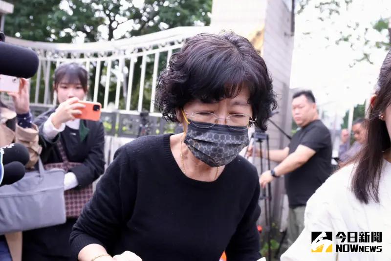 ▲柯文哲妻子陳珮琪低調步出北所。（圖／記者朱永強攝，2025.03.02）
