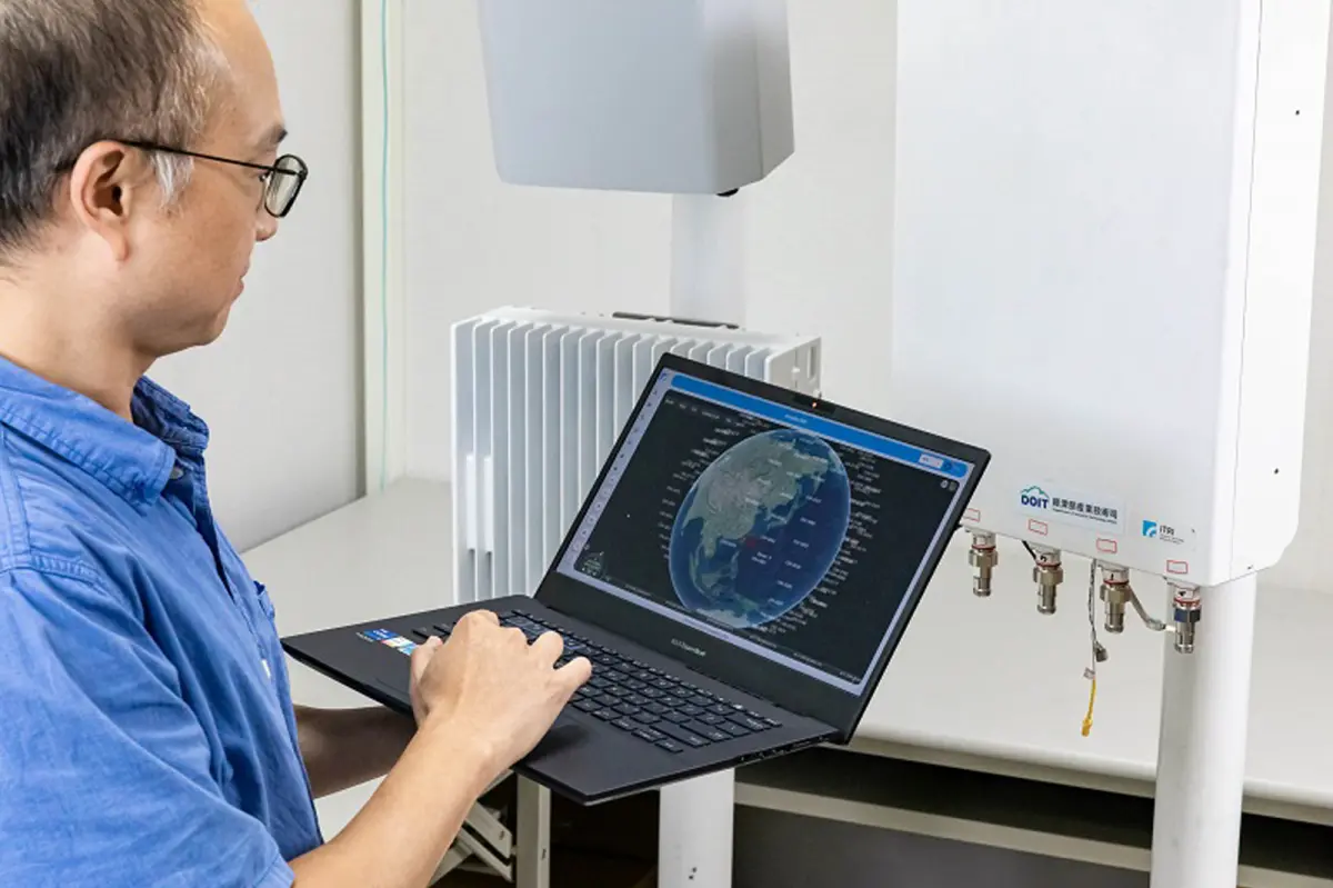 ▲工研院研發「5G開放式架構NTN基站系統」，攜手中華電信參加世界行動通訊大會（MWC 2025）大展高軌衛星通訊。（圖／工研院）