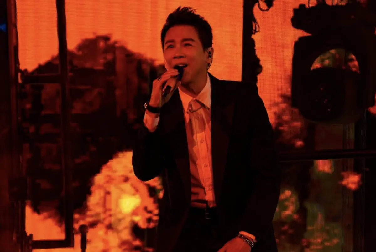 ▲陶喆《Soul Power II》世界巡演這兩天來到香港站，昨（1）日他特地演唱方大同原唱的〈愛愛愛〉，向因病辭世的對方致意。陶喆曾在巡演時公開喊話請方大同來當嘉賓，方大同也表示希望身體養好能去看他演出，無奈現在都成空。（圖／偉大文化提供）