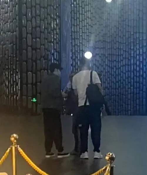 ▲方大同（左）病逝前參加音樂會被網友偶遇。（圖／翻攝自微博）