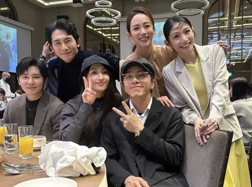 柯佳嬿、坤達參加婚宴「有禮貌穿搭」太貼心！夫妻同框互動全被拍
