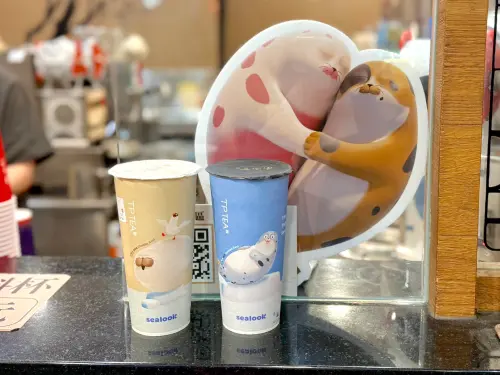 清心福全、CoCo買一送一!茶湯會、大苑子、鶴茶樓3月手搖飲優惠 ▲茶湯會情人節焙茶系列「2杯85折」優惠。(圖/記者蕭涵云攝)