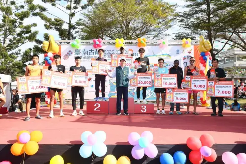 ▲此次半馬賽男子組由肯亞選手奪冠，我國選手陳鎮榮拿第2，女子組由蘇鳳婷封后。(圖／南市府提供)