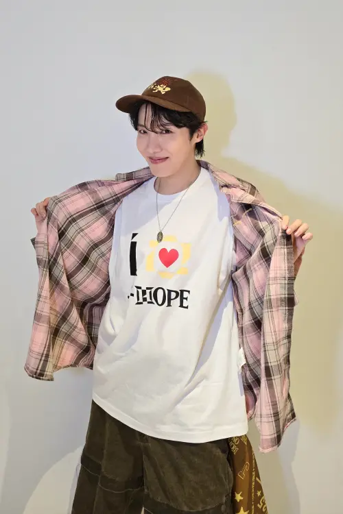 ▲j-hope出道11點，首度舉辦個人大規模的世界巡迴演唱會。（圖／BTS X）