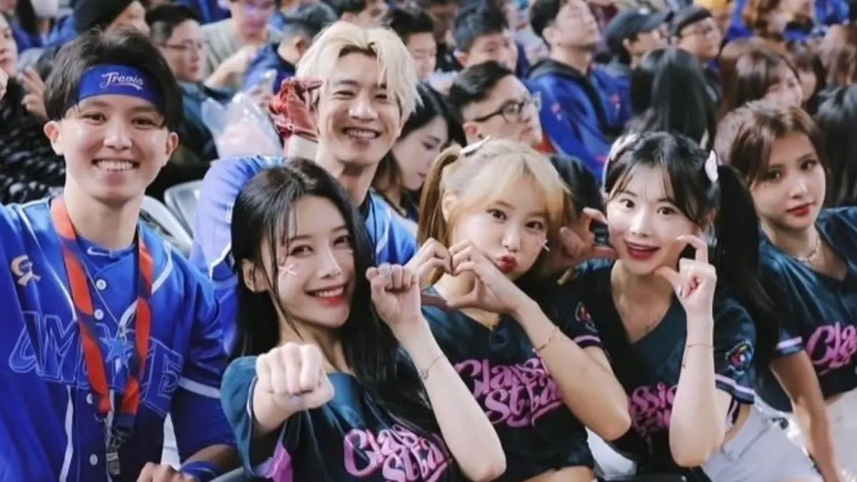 ▲台灣的啦啦隊文化廣受歡迎，國外球迷對於啦啦隊員擋在眼前感到驚訝，忍不住傻眼問：「他們（棒球員）有在打嗎？」、「沒有人在看比賽。」這段畫面曝光，意外掀起廣大討論。（圖／翻攝自臉書）