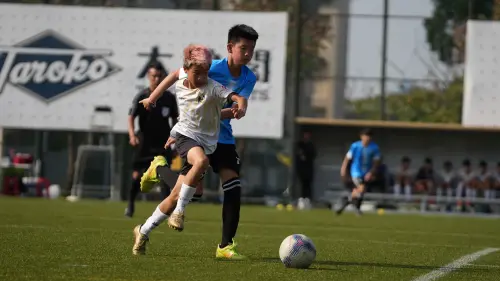 ▲高雄Attackers FC U13奪下冠軍,Marcus成為勝利關鍵人物,而他標誌性的一頭紅髮,更是致敬偶像Antoine Griezmann,讓他在場上格外吸睛。(圖/健身工廠盃提供) ▲高雄Attackers FC U13奪下冠軍,Marcus的一頭紅髮,更是致敬偶像Antoine Griezmann,讓他在場上格外吸睛。(圖/健身工廠盃提供)
