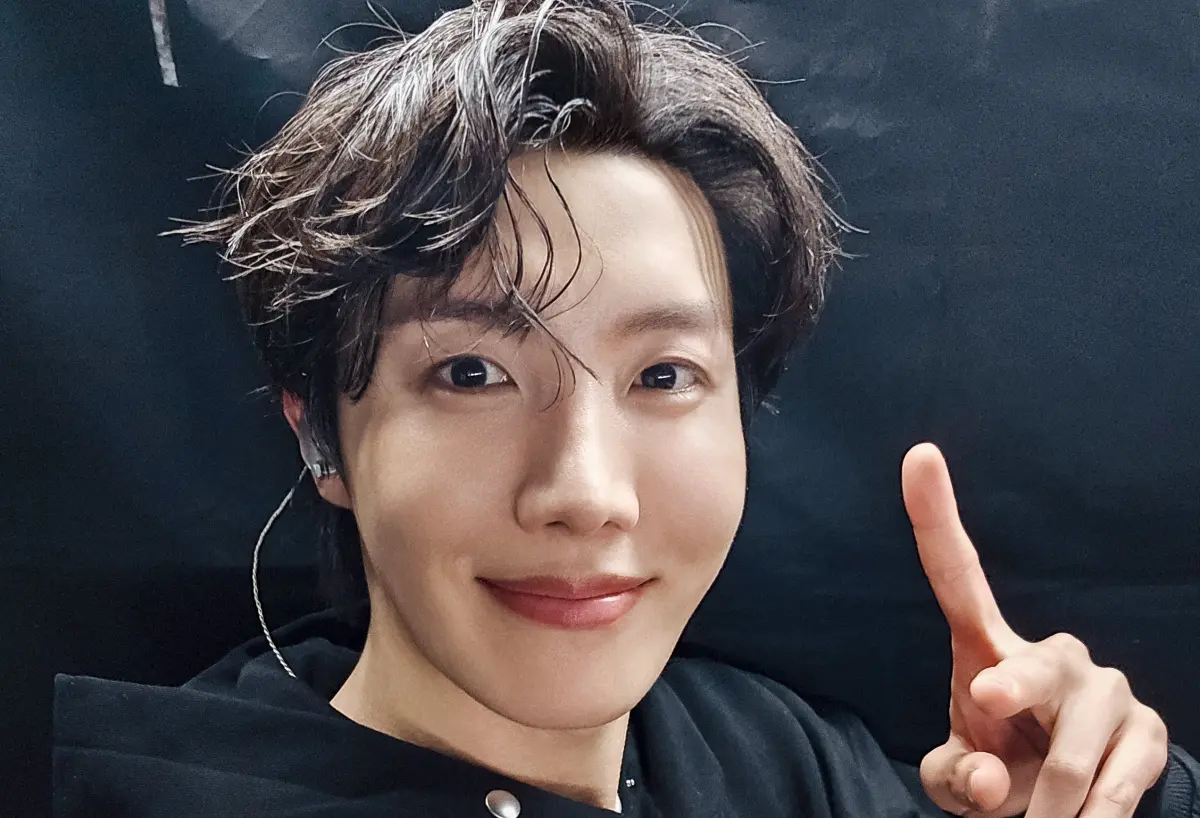 ▲j-hope（鄭號錫）是BTS（防彈少年團）的成員，也是第一位在台開SOLO演唱會的人，門票3月3日優先開放ARMY（官方粉絲名）搶購。（圖／BTS X）