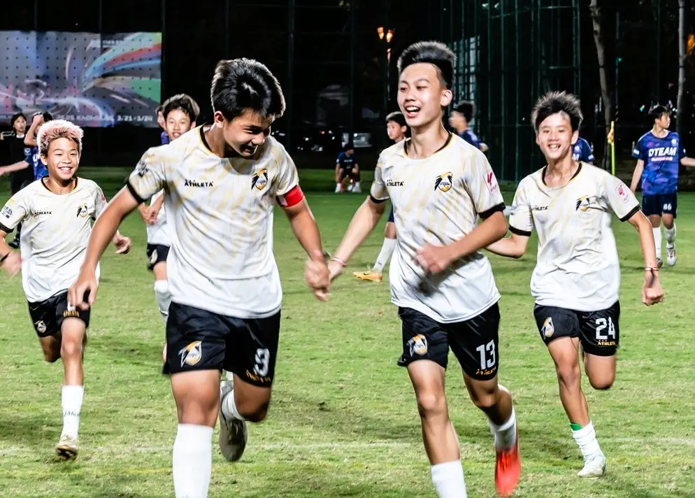 ▲高雄Attackers FC U13在延長賽第54分鐘，靠著隊長吳裕威的關鍵自由球破門，拿下冠軍。（圖／健身工廠盃提供）