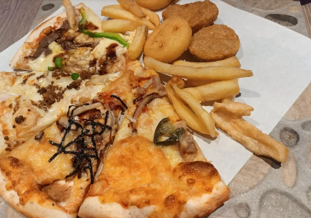 ▲義米蘭義式料理吃到飽近日受到老饕熱烈討論，最低只要299元吃到飽，還隱身在信義區，讓老饕愛不釋手。（圖/Google評論）