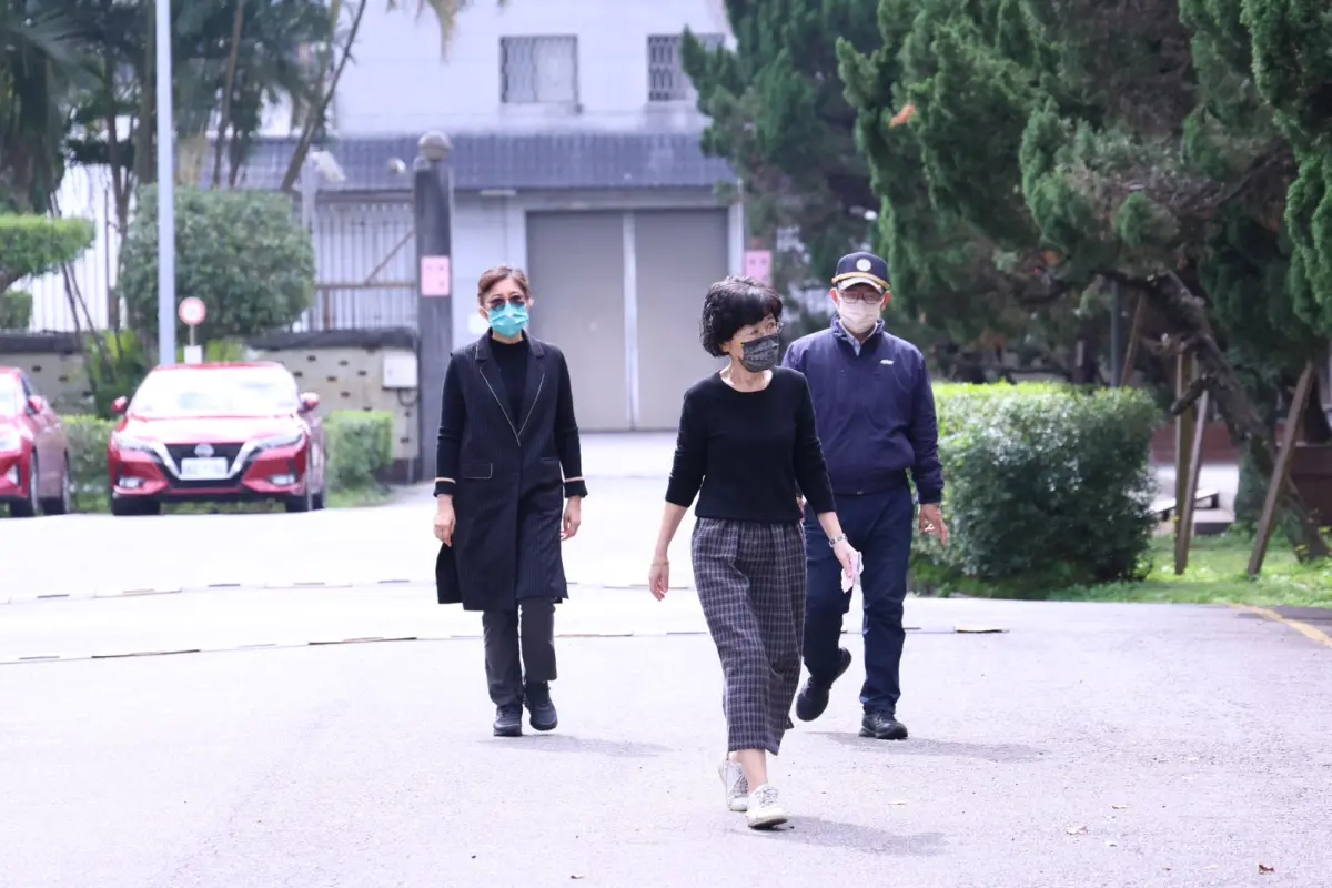 ▲柯文哲夫人陳佩琪結束接見，離開台北看守所（圖／記者朱永強攝，2025.03.02）