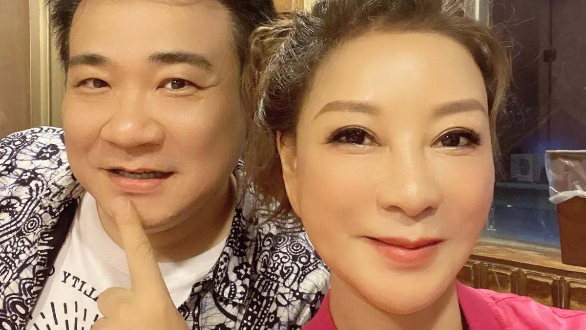 ▲楊繡惠（右）3年前曾認愛白雲（左），沒想到隔天就宣布分手，兩人從此形同陌路，直到日前才在春酒上世紀大和解。（圖／楊繡惠臉書）