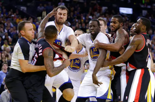 ▲Draymond Green最大的特色就是他那火爆脾氣，在場上時常「誤傷」對手，讓球迷對他又愛又恨，敢鬥的精神成為NBA球迷對他最深刻的印象。（圖／美聯社／達志影像）