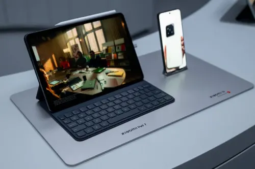 Xiaomi Pad 7 Series 基於 Xiaomi HyperOS 2,透過 Xiaomi HyperConnect 帶來更直觀流暢的跨設備整合體驗,進一步提升多工處理能力。(圖/官方提供) ▲Xiaomi Pad 7 Series 基於 Xiaomi HyperOS 2,透過 Xiaomi HyperConnect 帶來更直觀流暢的跨設備整合體驗,進一步提升多工處理能力。(圖/官方提供)