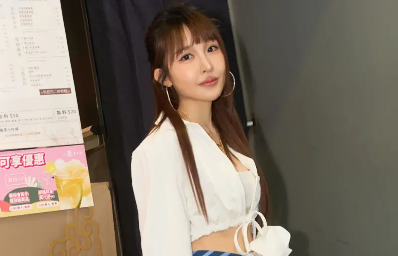 ▲張若凡（如圖）這次在劇集《星期三女友》中挑戰出道最大尺度拍床戲，也透露自己和女主角一樣遇過渣男，當時被對方狠罵：「妳真的很煩。」（圖／索尼音樂提供）