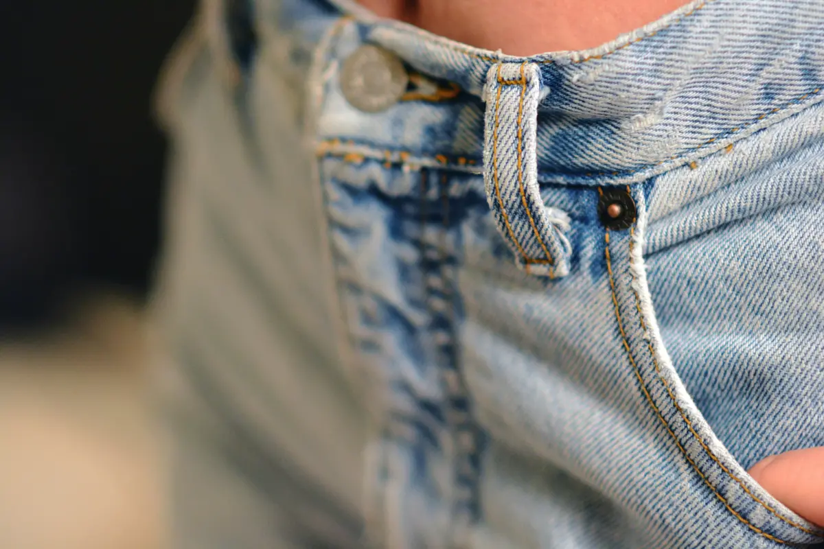 ▲牛仔褲人人一條，但要怎麼洗才正確呢？UNIQLO過去就有教學完整方法。（圖／取自unsplash）