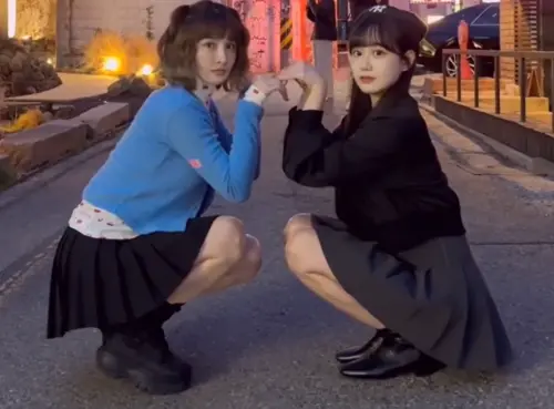 峮峮和邊荷律私下感情也超好。 ▲峮峮和邊荷律私下感情也超好。(圖/邊荷律IG)