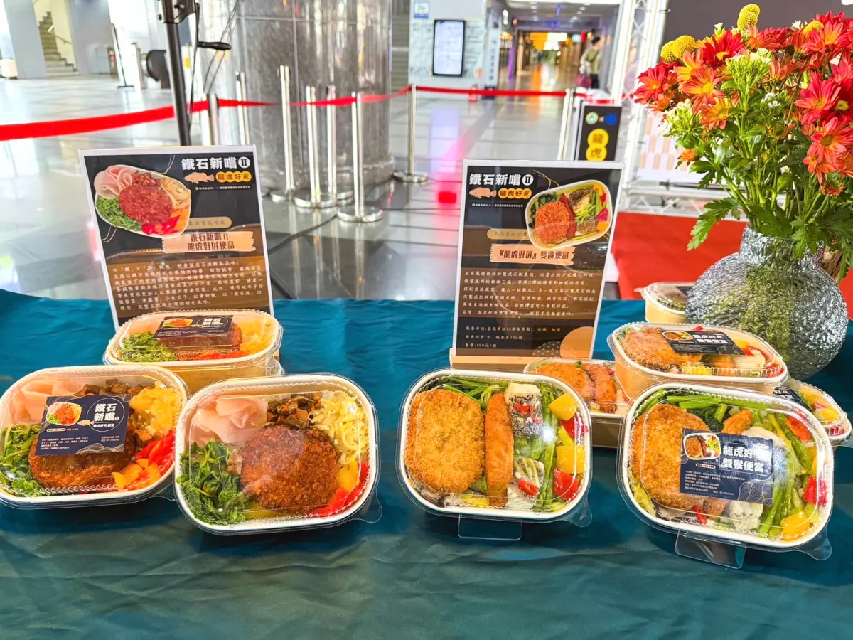 ▲屏縣府與臺鐵攜手推出「龍虎好屏雙饗便當」與「鐵石新嚐Ⅱ-龍虎好屏便當」兩款鐵路便當。（圖／屏東縣府提供）