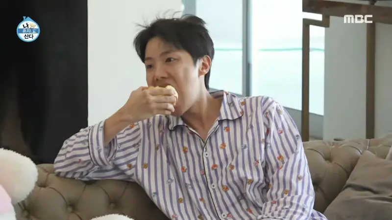 ▲防彈少年團BTS成員j-hope（鄭號錫）首度造訪知名節目《我獨自生活》，公開月租1.3億韓元Airbnb房源內部。（圖／MBCentertainment YouTube）