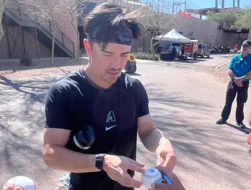 經典賽／被問是否願意披上中華隊戰袍？卡仔笑：這是個棘手的問題
