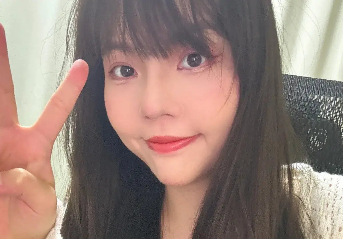 ▲超直白（本名：彭蕙瑜）突然分享動私密處手術，還把陰唇放在前男友家的故事，意外公開分手消息。（圖／超直白YouTUbe）