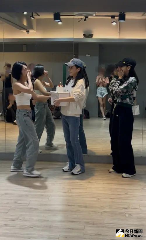 陳子玄(左起)許瀞蔆、張靜之慶生。(圖/記者李欣容攝) ▲陳子玄(左起)許瀞蔆、張靜之慶生。(圖/記者李欣容攝)