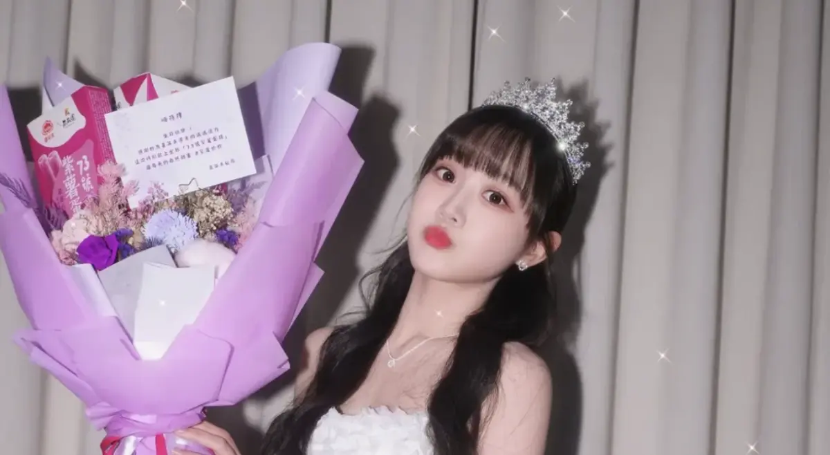 ▲去年來台加盟中信兄弟啦啦隊的韓籍女神邊荷律（如圖），今（4）日迎來26歲生日，而她過去許多不為人知的祕密也被起底，不僅是泫雅的粉絲，還曾和周子瑜當過高中同學。（圖／IG yuling34）