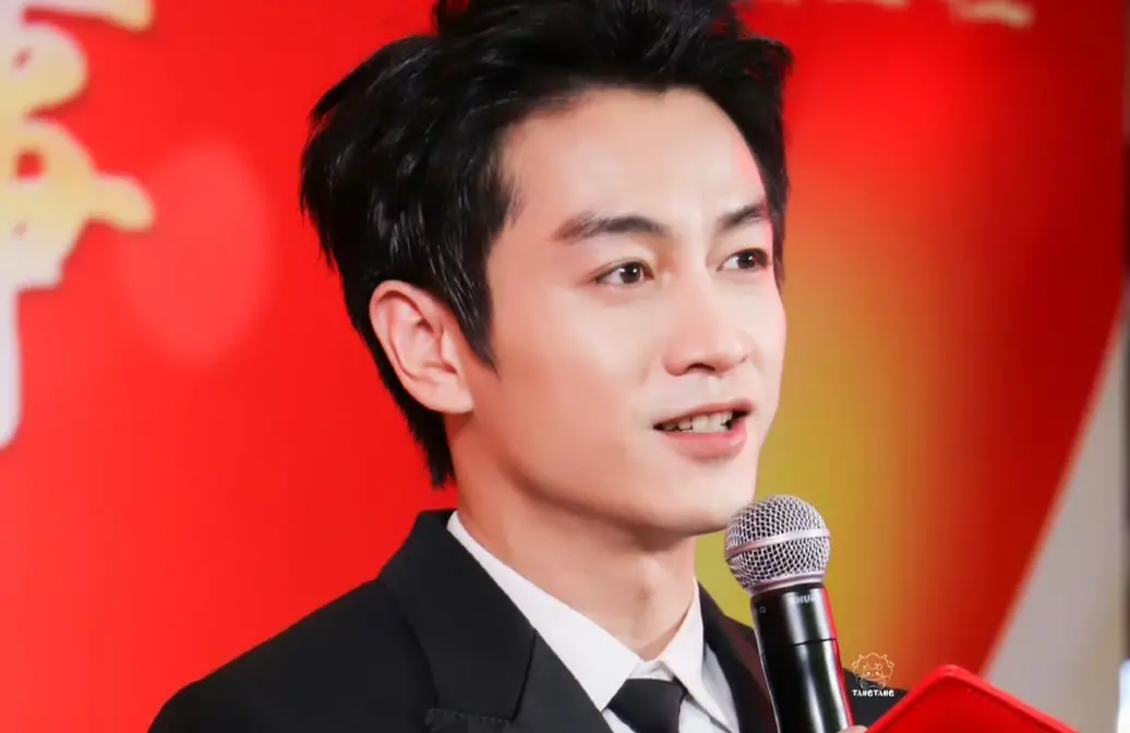 ▲陳曉（如圖）與陳妍希離婚後首度公開露面，出席活動時他整個人狀態「回春」，讓粉絲忍不住狂讚：「離婚是最好的醫美」。（圖／翻攝自微博）